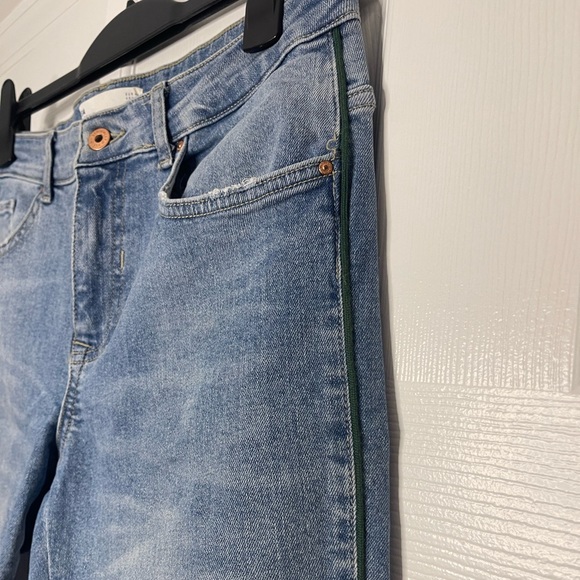 Zara mid rise jeans (ripped hem) in size US 12 - Picture 2 of 4